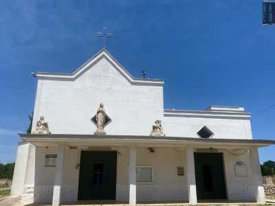 Un'altra delle quattro parrocchie della Madonna del Carmelo precede infine il ponte Galante, il pi� lungo dei cinque disseminati sul tratto Cisternino-Ceglie Messapica con i suoi 559 metri. � qui, stanchi di una mattina sotto il sole estivo, decidiamo di interrompere il viaggio